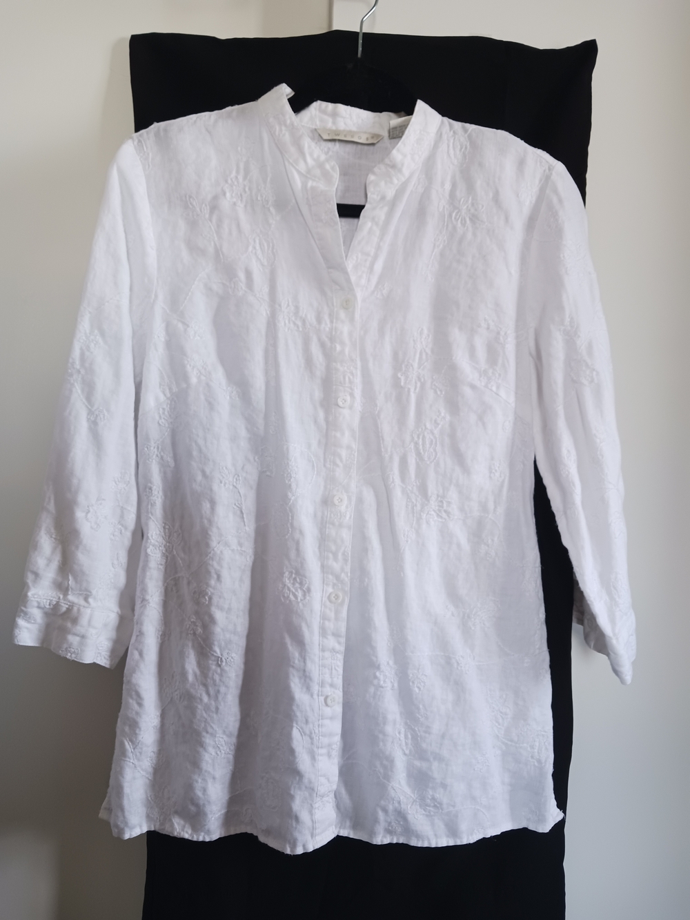 Tweeds White Embroidered Button-Front Tunic